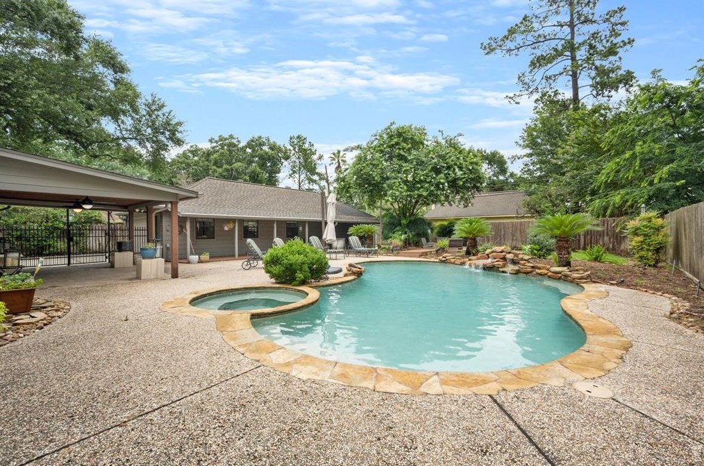 14702 Cedar Pt Dr, Houston TX  77070-2351 exterior