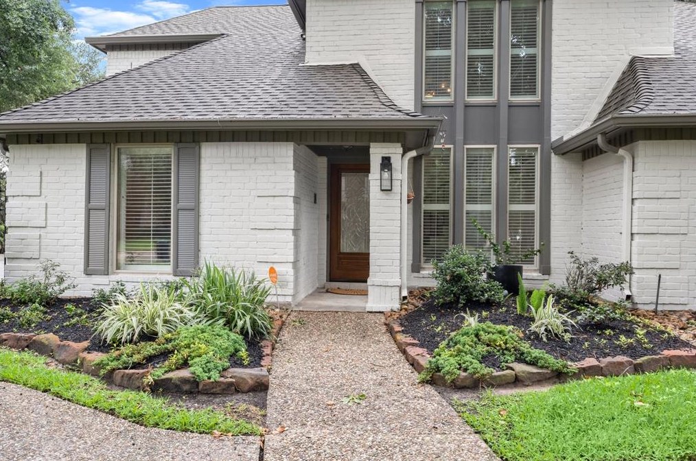 14702 Cedar Point Dr, Houston TX  77070-2351 exterior