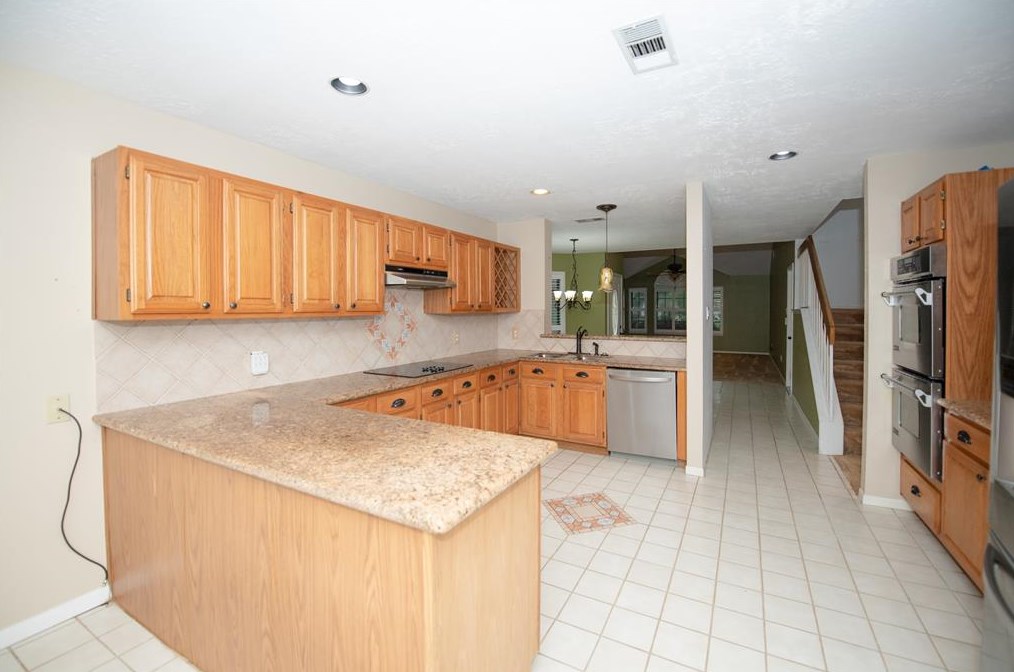 1615 Westbranch Dr, Houston TX  77072-1035 exterior