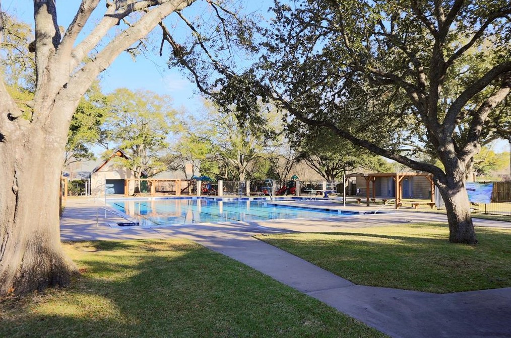 10038 Wickersham Ln, Houston TX  77027-4014 exterior