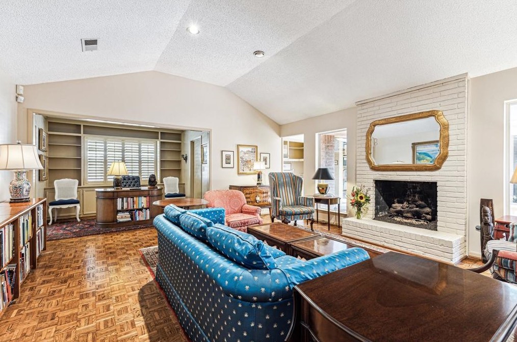 10038 Wickersham Ln, Houston TX  77027-4014 exterior
