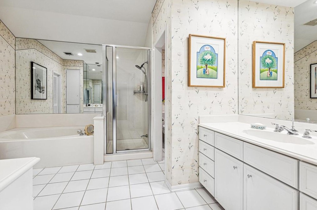 10038 Wickersham Ln, Houston TX  77027-4014 exterior