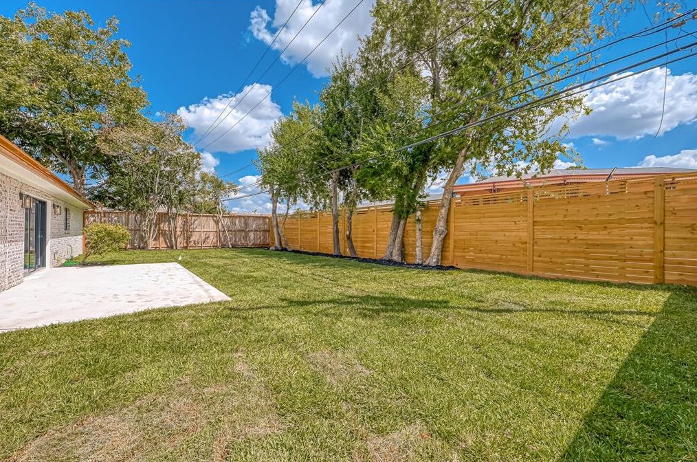 2311 Stoney Brook Dr, Houston TX  77063-6164 exterior