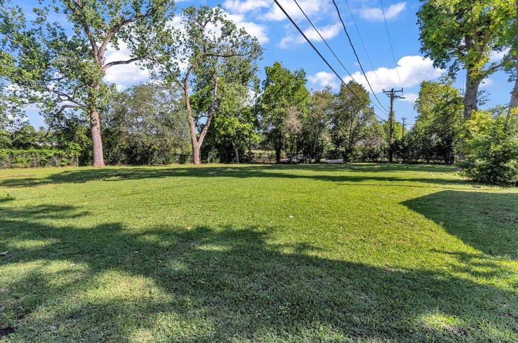 6745 Alpine Dr, Houston TX  77061-2603 exterior