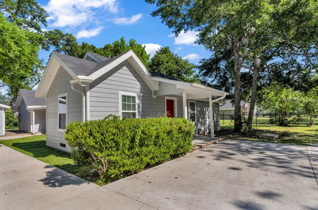 6745 Alpine Dr, Houston TX  77061-2601 exterior
