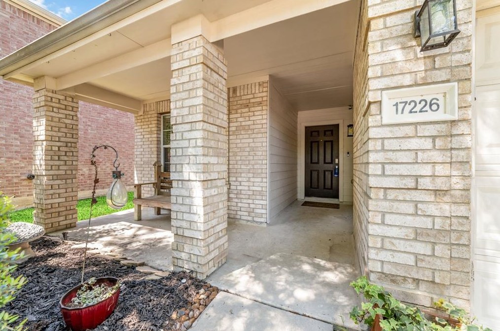 17226 Shadow Ledge Dr, Houston TX  77095-7178 exterior