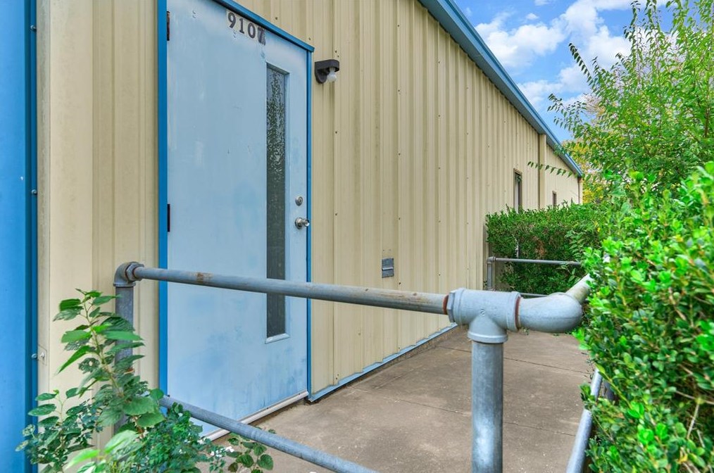 9103 Shl Crk Dr, Houston TX  77064-1617 exterior