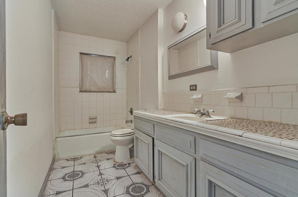9103 Shl Crk Dr, Houston TX  77064-1617 exterior