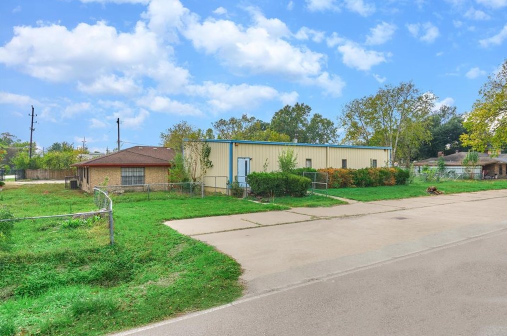 9103 Shl Crk Dr, Houston TX  77064-1617 exterior
