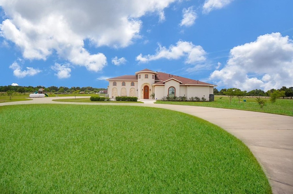825 Grubbs Rd, Sealy, TX 77474