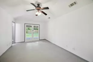 604 Briarclift Ln, Baytown, TX 77521 - Photo 7