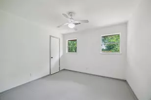 604 Briarclift Ln, Baytown, TX 77521 - Photo 9