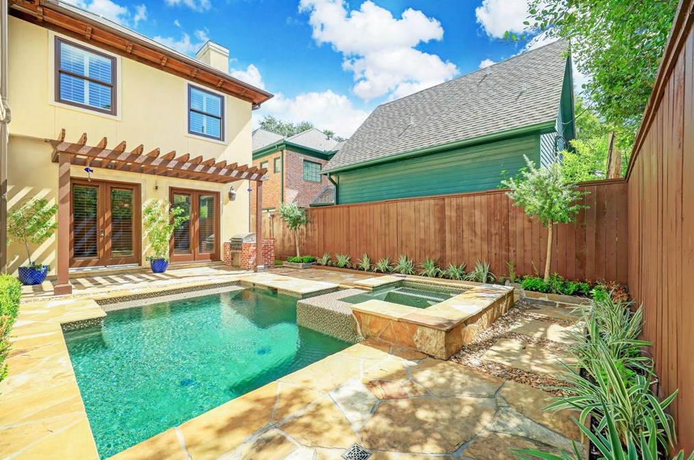 2733 Cason St, Houston TX  77005-3812 exterior
