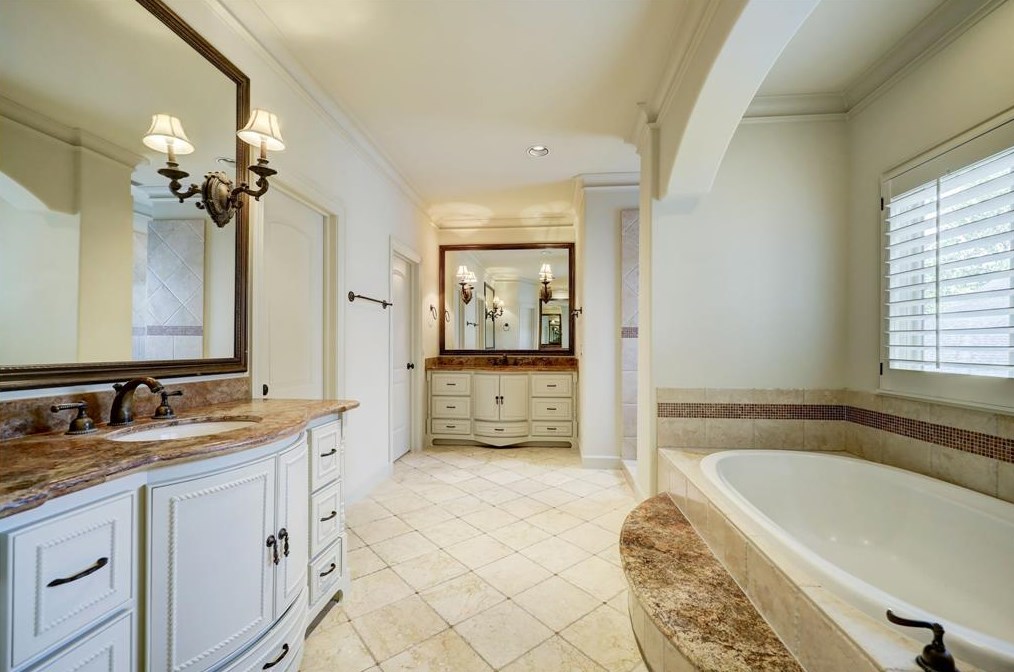 2733 Cason St, Houston TX  77005-3812 exterior