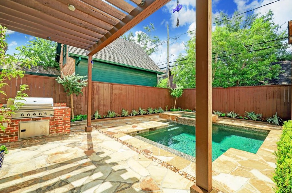 2733 Cason St, Houston TX  77005-3812 exterior
