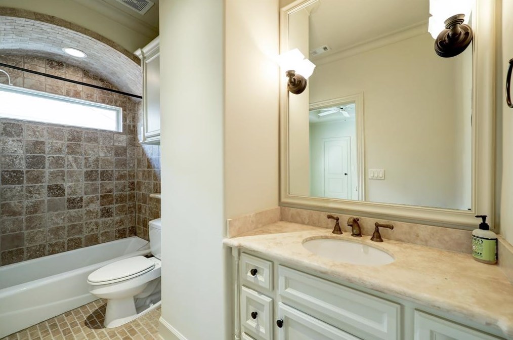 2733 Cason St, Houston TX  77005-3812 exterior