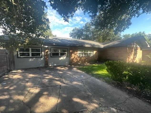 9013 Lugary Dr, Houston TX  77074-6715 exterior