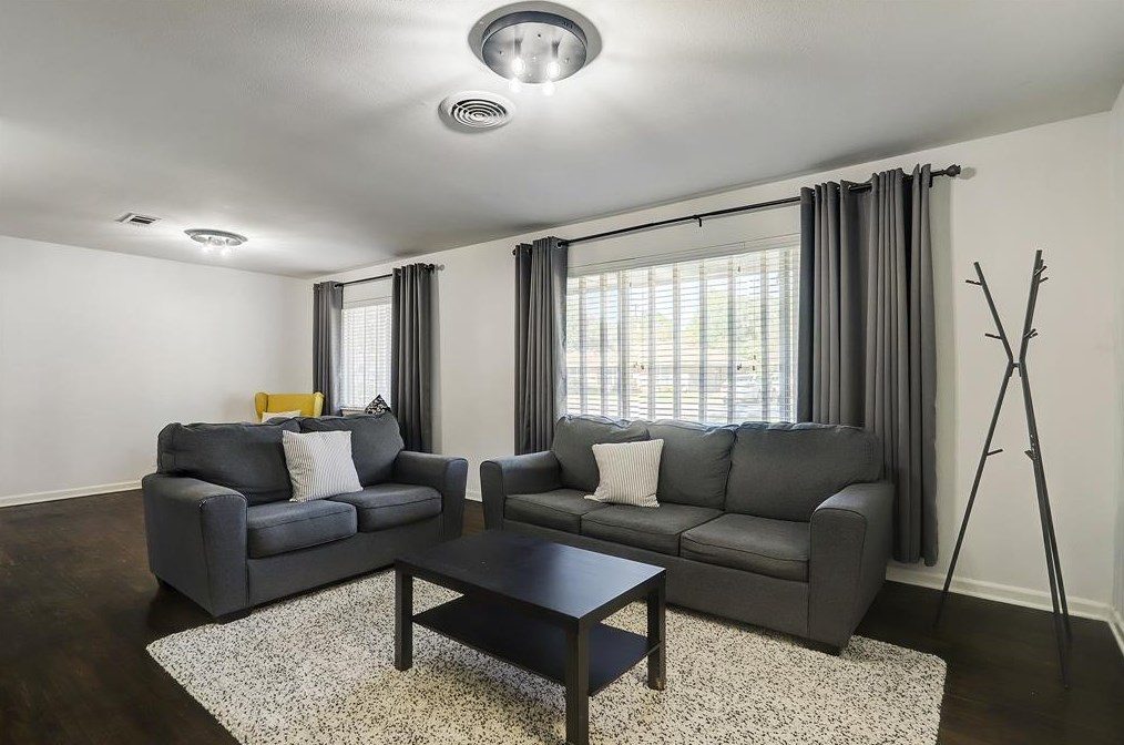 8923 Blankenship Dr, Houston TX  77080-3002 exterior