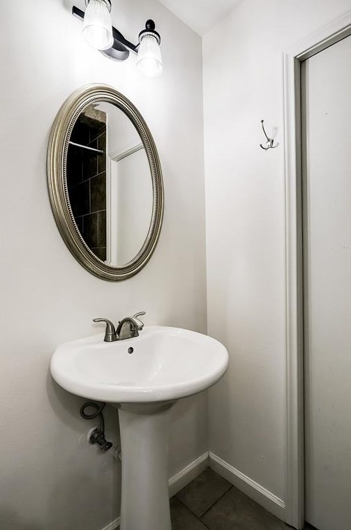 8923 Blankenship Dr, Houston TX  77080-3002 exterior