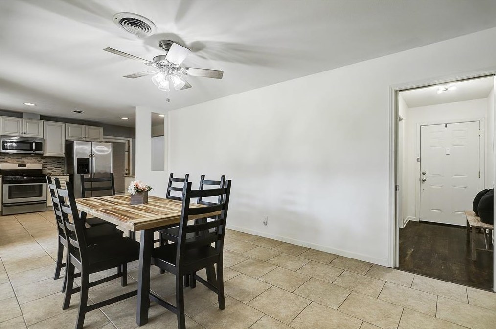 8923 Blankenship Dr, Houston TX  77080-3002 exterior