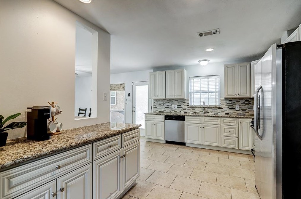 8923 Blankenship Dr, Houston TX  77080-3002 exterior