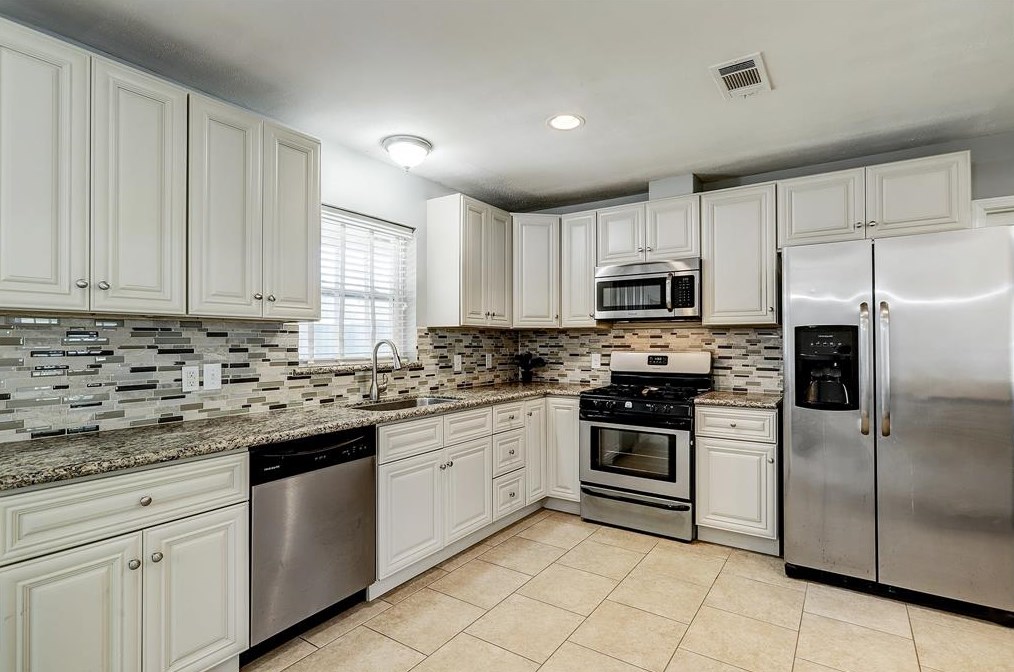 8923 Blankenship Dr, Houston TX  77080-3002 exterior