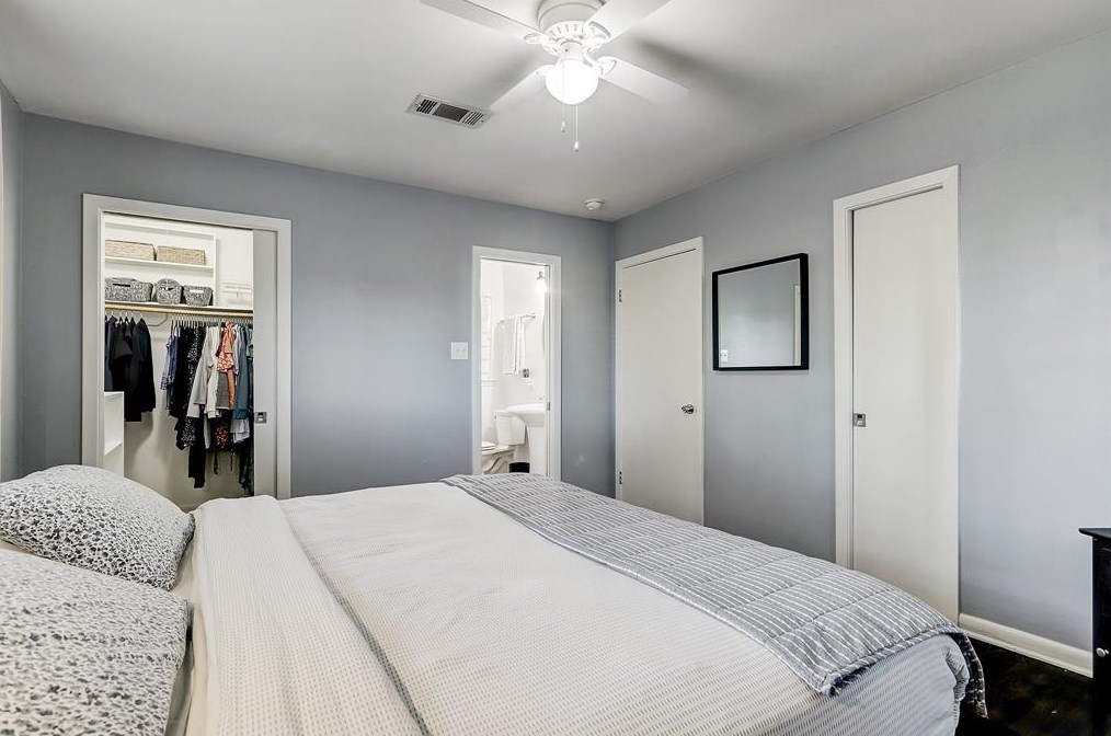 8923 Blankenship Dr, Houston TX  77080-3002 exterior