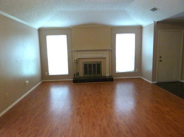 8410 Grand Knolls Dr, Houston TX  77083-5502 exterior