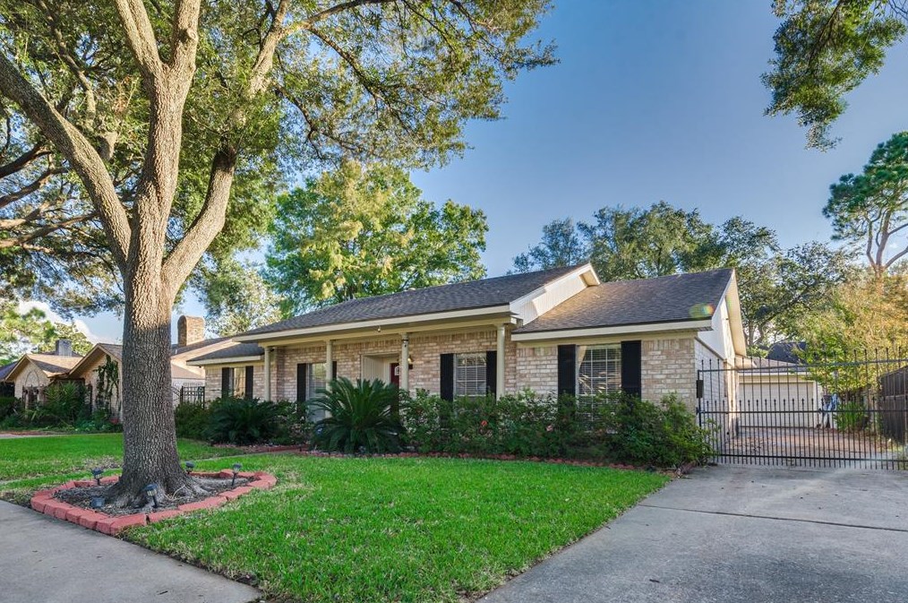 9223 Sandstone St, Houston TX  77036-6041 exterior