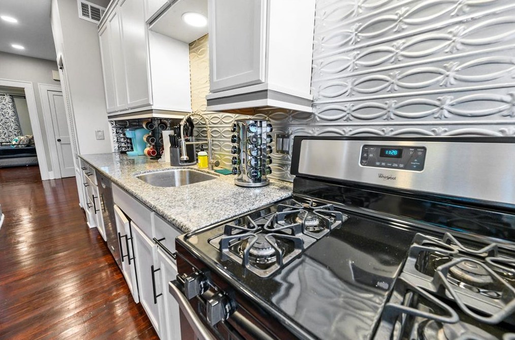 227 Alabama St, Houston TX  77006-5155 exterior