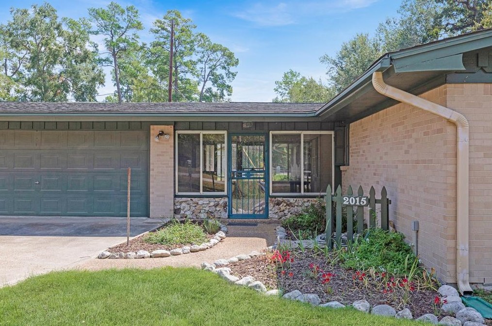 2015 Silver Leaf Dr, Spring TX  77388-6242 exterior