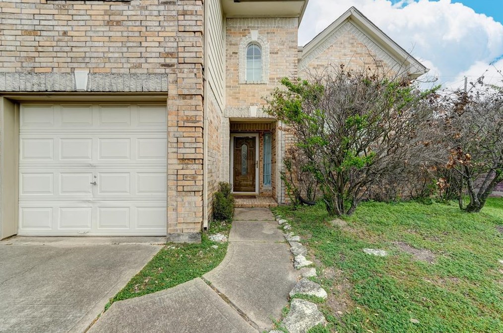 9106 Uppercove Cir, Houston TX  77064-7006 exterior