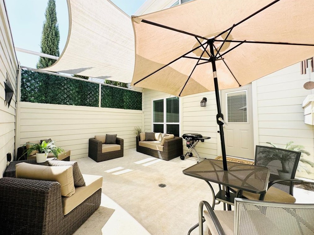 1009 Fountain Vw Dr, Houston TX  77057-6126 exterior