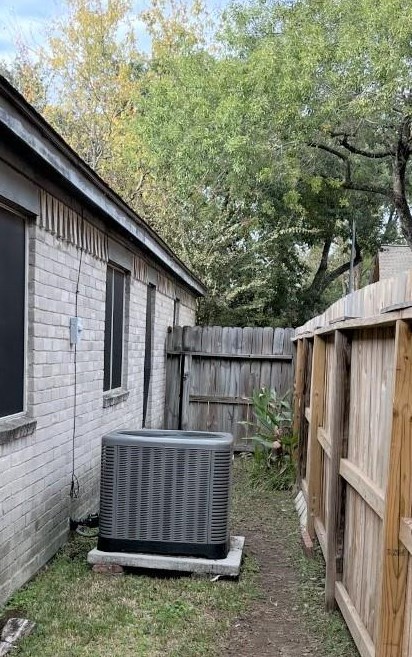 9911 Waving Fld Dr, Houston TX  77064-4239 exterior