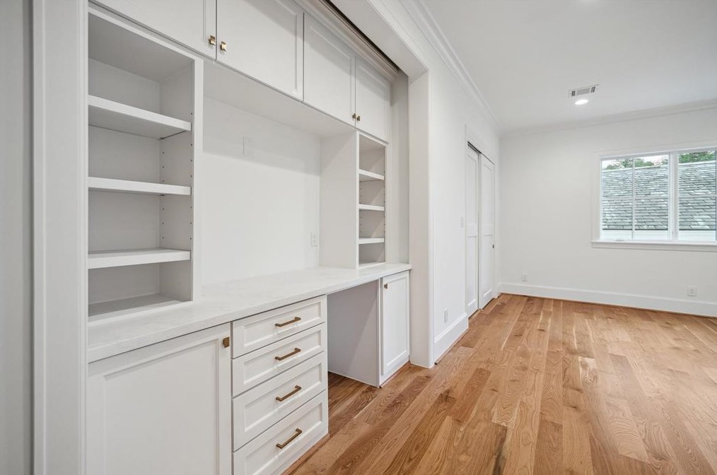 2211 Troon Rd, Houston TX  77019-1512 exterior