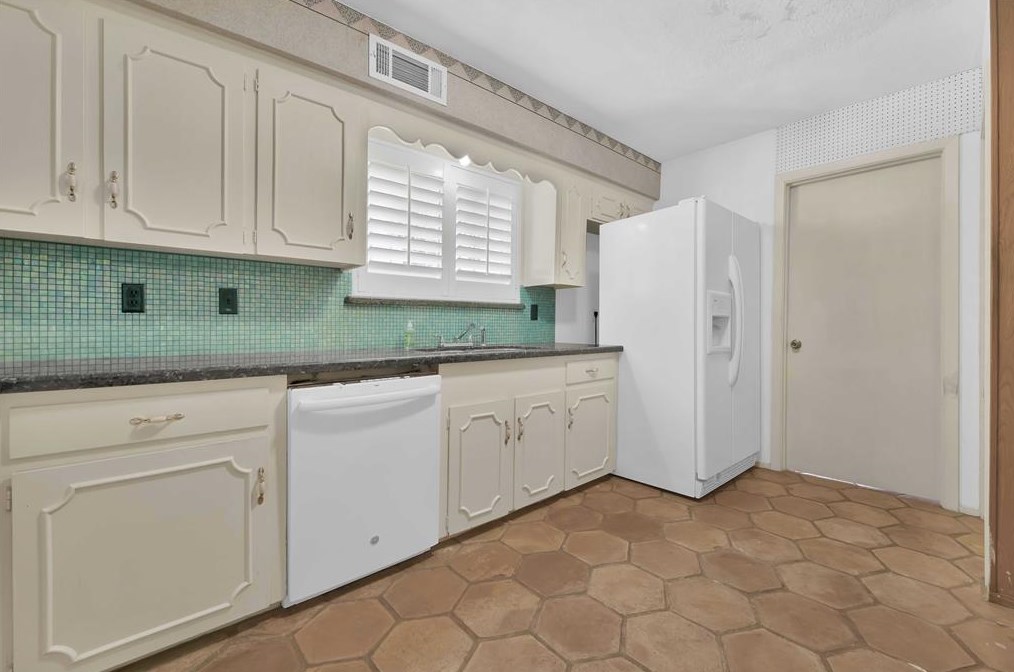 3943 Fernwood Dr, Houston TX  77021-1640 exterior