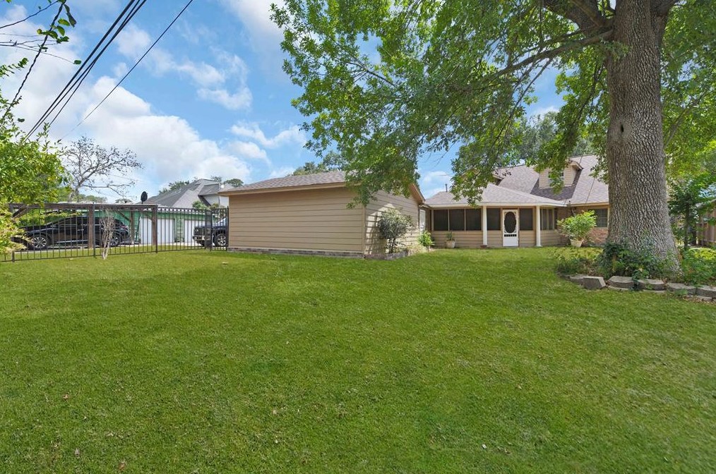 3943 Fernwood Dr, Houston TX  77021-1640 exterior