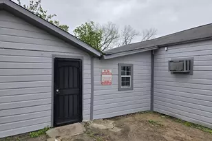 5906 Hillsboro St, Houston, TX 77020 - Photo 1