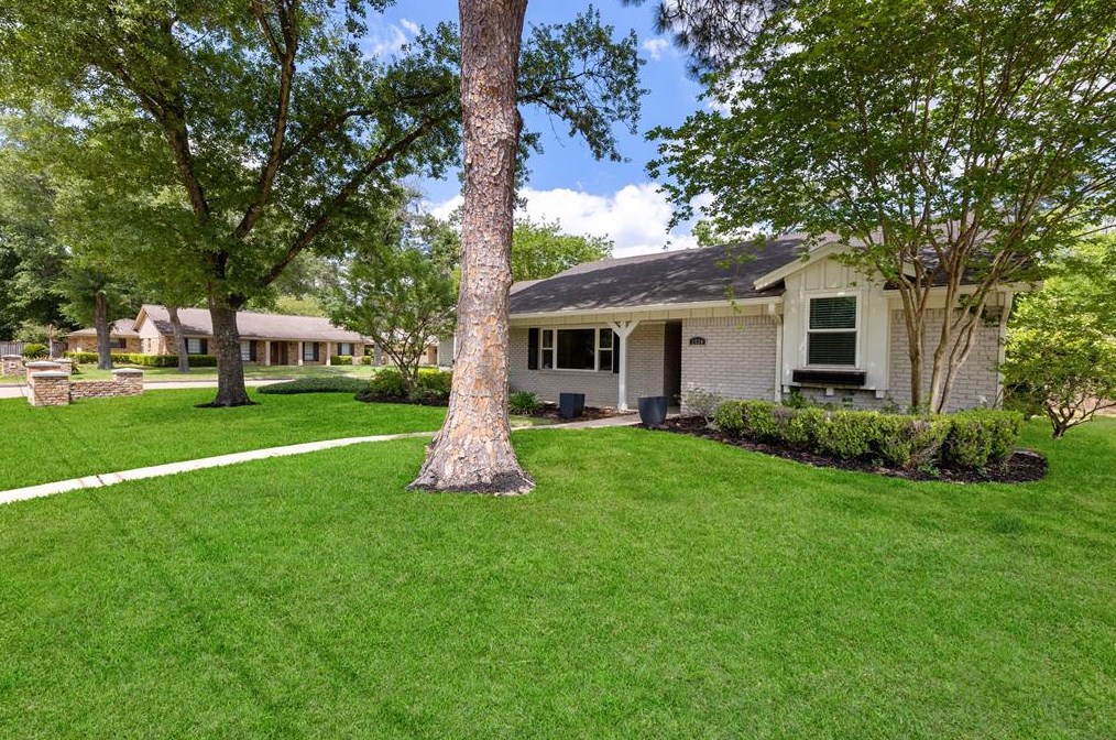 1534 Conrad Sauer Dr, Houston TX  77043-3303 exterior
