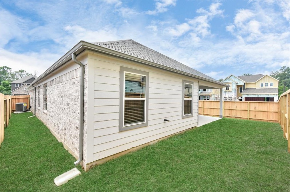 15511 Fall Fern Cir, Houston TX  77044-6247 exterior