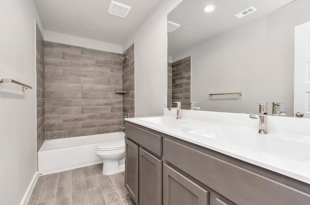 15511 Fall Fern Cir, Houston TX  77044-6247 exterior