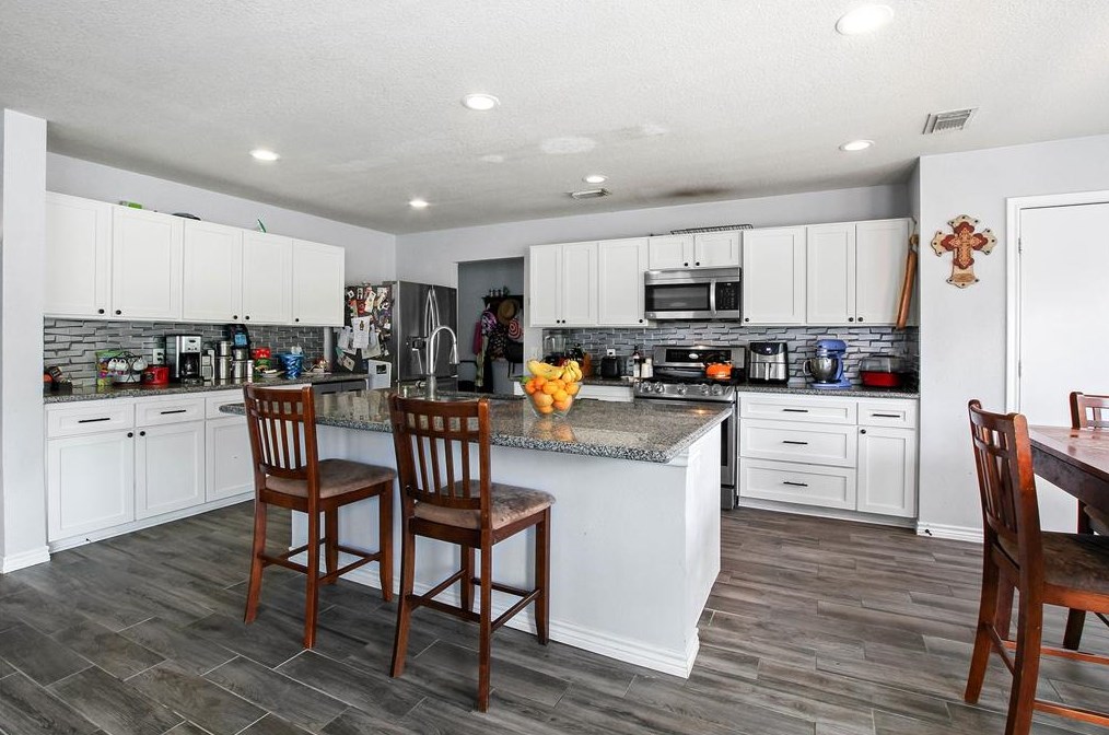 10330 Cades Crk Ct, Houston TX  77089-5916 exterior