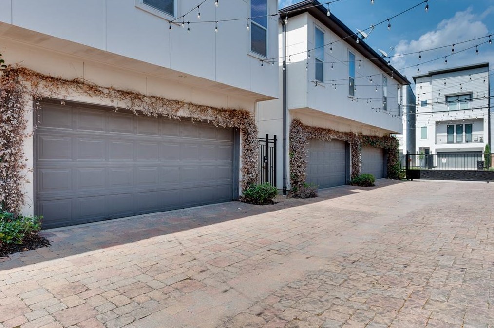 2924 Baer St, Houston TX  77020-5906 exterior