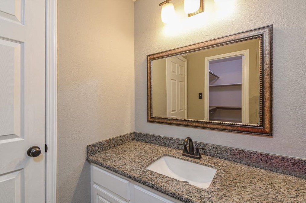 3102 Mossy Elm Ct, Houston TX 77059-3227 exterior