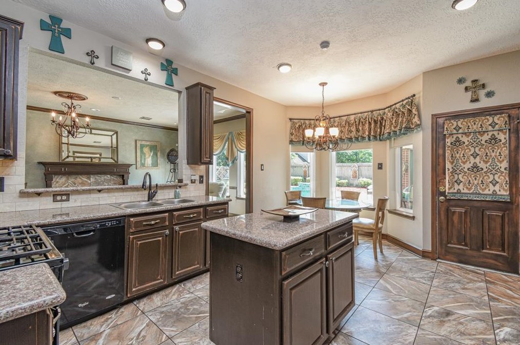 3102 Mossy Elm Ct, Houston TX 77059-3227 exterior