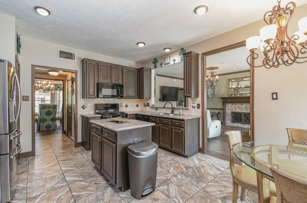 3102 Mossy Elm Ct, Houston TX 77059-3227 exterior