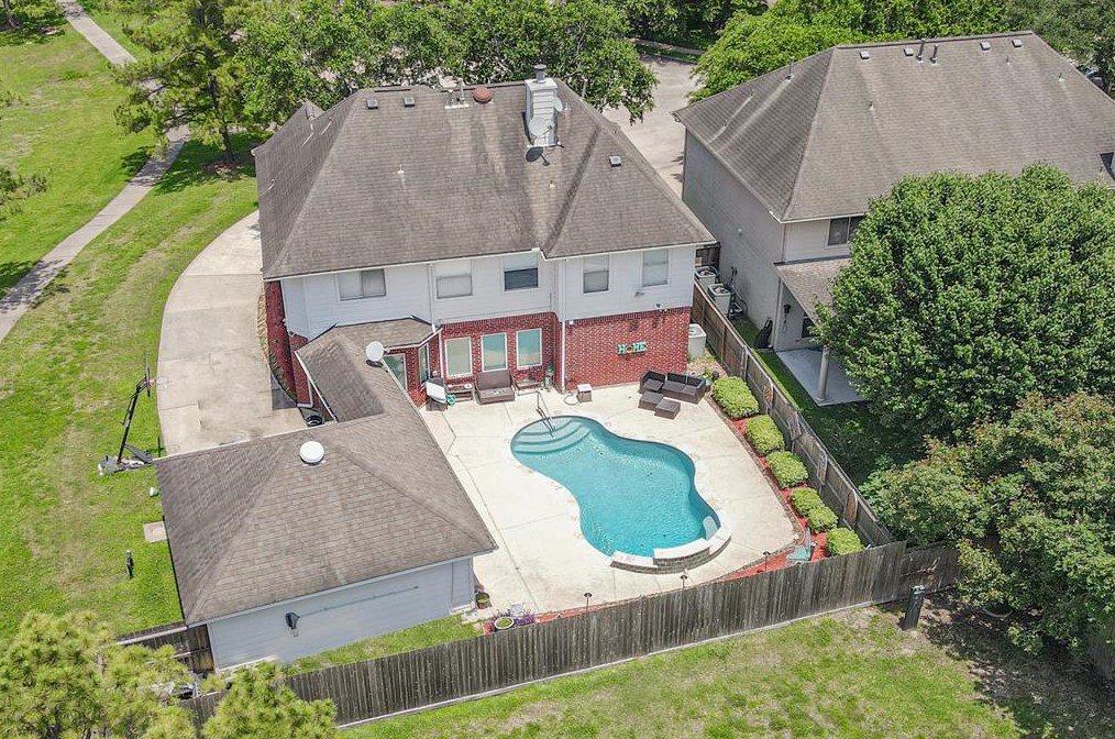 3102 Mossy Elm Ct, Houston TX 77059-3227 exterior