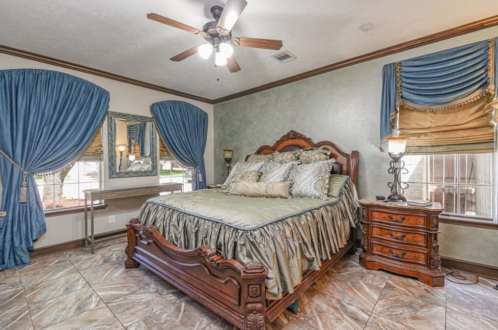 3102 Mossy Elm Ct, Houston TX 77059-3227 exterior