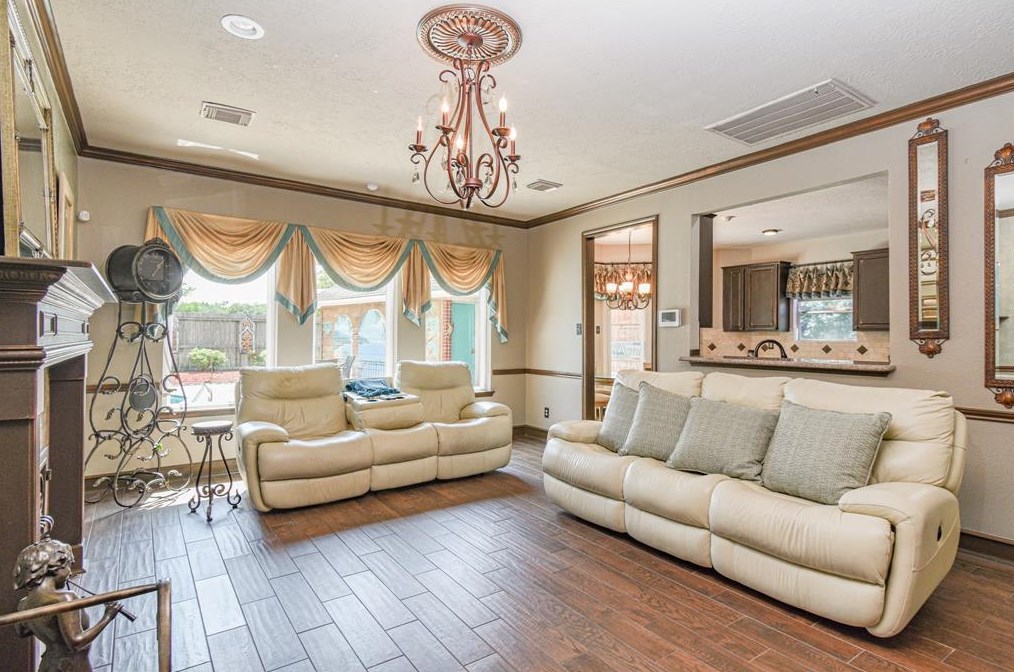 3102 Mossy Elm Ct, Houston TX 77059-3227 exterior