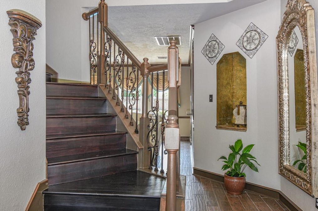 3102 Mossy Elm Ct, Houston TX 77059-3227 exterior